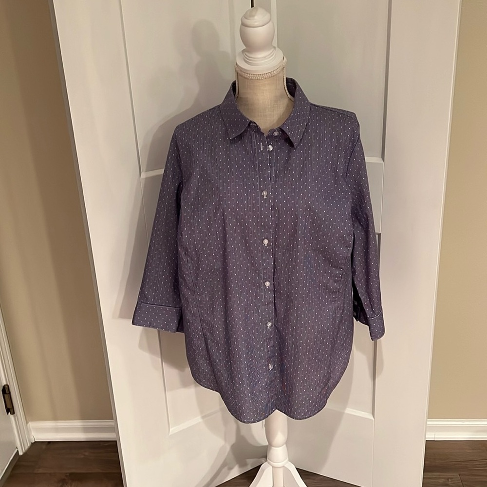 Liz Claiborne Women 1X Blue with striped and polka a dot shirt.